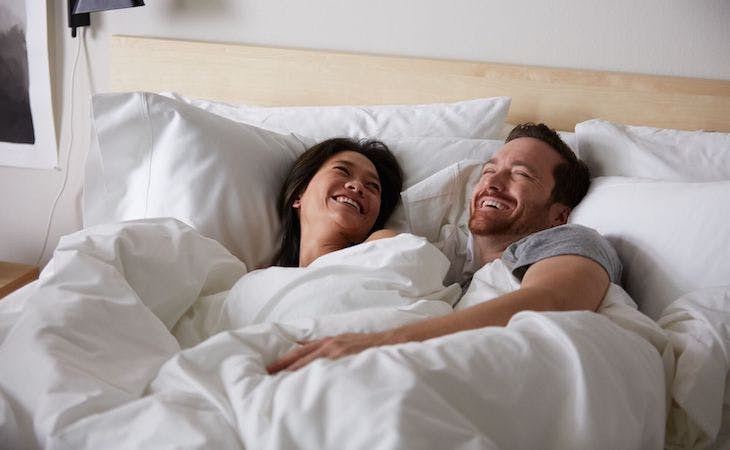 queen size bed dimensions - couple lying in queen size bed