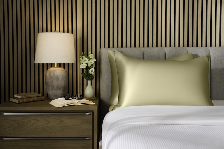 saatva silk pillowcase