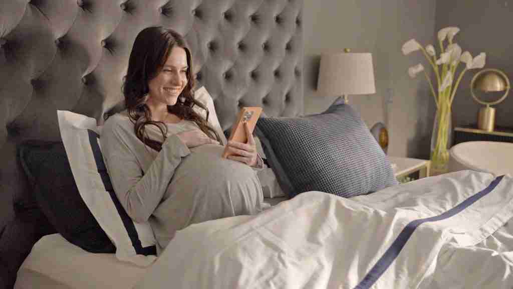 Mom to be in bed